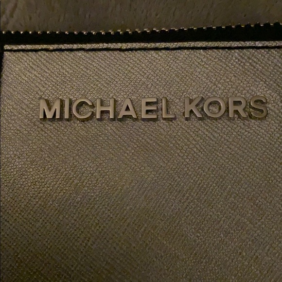 Michael Kors wristlet-make an offer - Picture 2 of 3